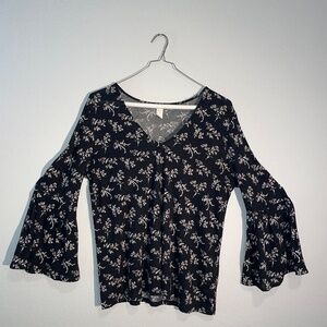 H&M Women's V Neck Bell Sleeve Floral Print Blouse Sz M